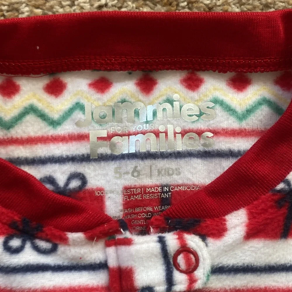 NWT & NWOT Kohls Jammies for Families onesie, size 5/6, 7/8